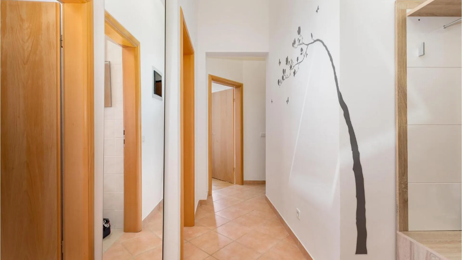 Beautiful Apartment In Cizici With Kitchen 0*,  Croazia