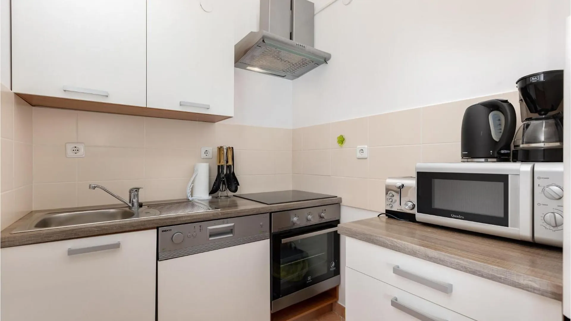 Beautiful Apartment In Cizici With Kitchen