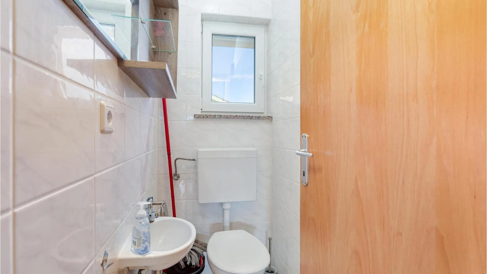 Beautiful Apartment In Cizici With Kitchen