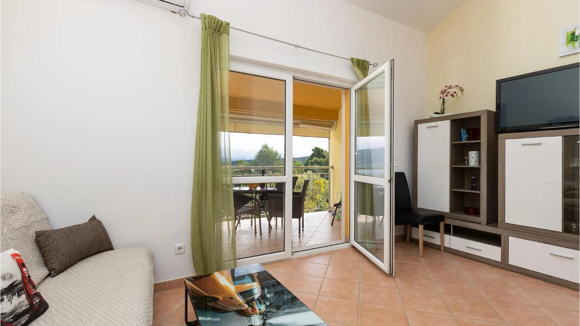 Beautiful Apartment In Cizici With Kitchen Croacia