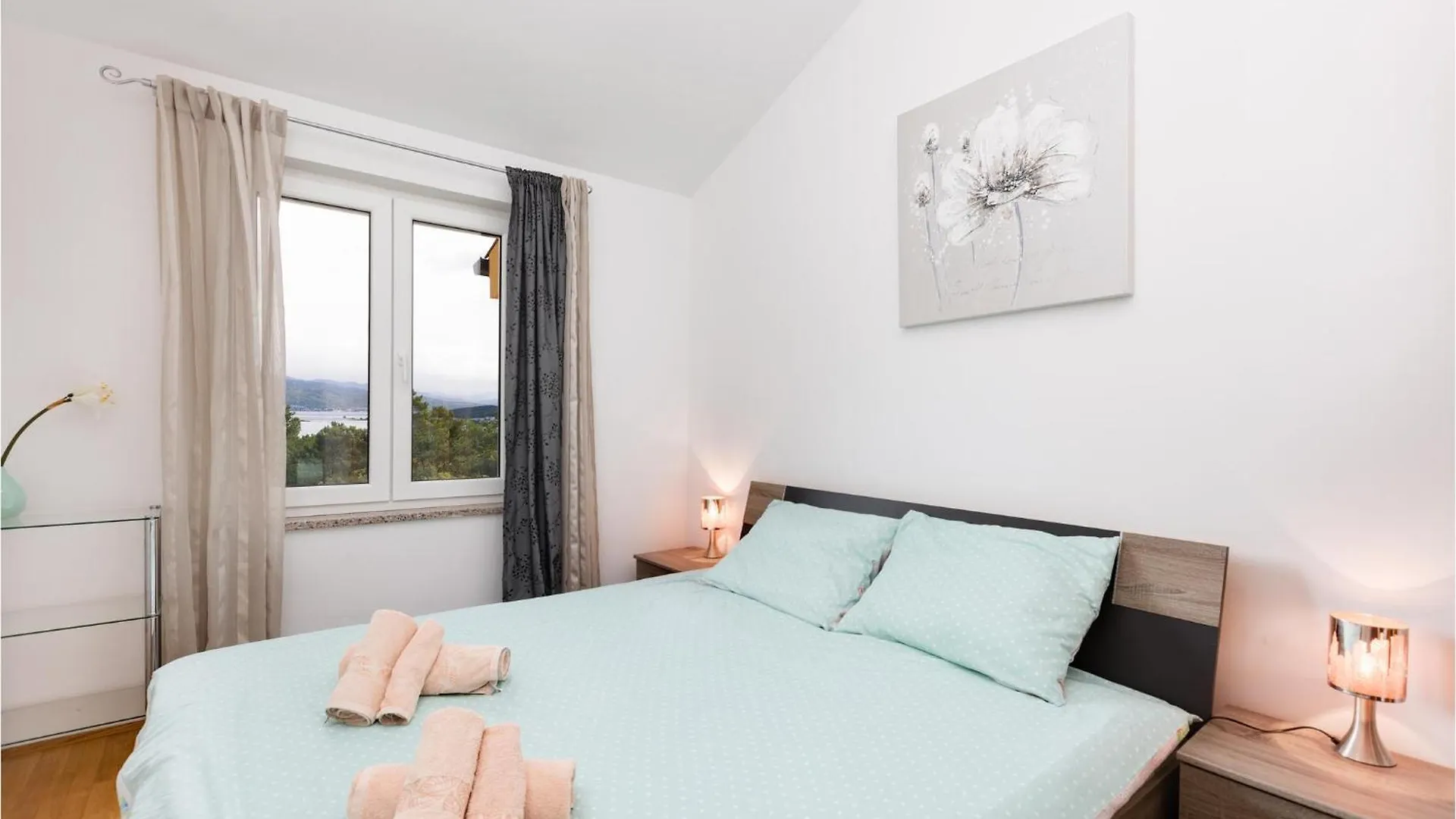 Beautiful Apartment In Cizici With Kitchen