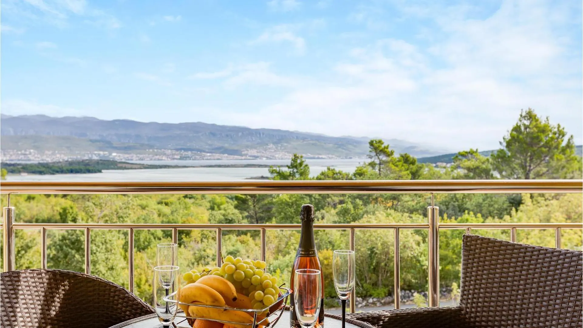Beautiful Apartment In Cizici With Kitchen 0*,
